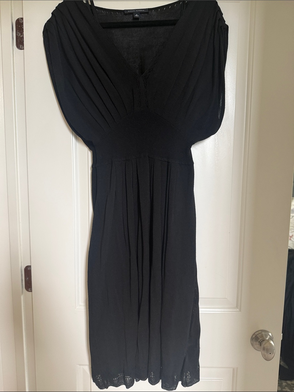 Banana Republic beautiful Silk rayon drape front Black V-Neck mini Dress lined